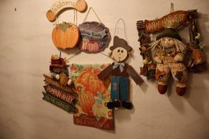 lot 152 image: Holiday DeCorFall Harvest Wall Hangings Etc