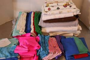 lot 160 image: Quilting Sewing Bulk FabricsPolyester Cotton PreCuts Etc