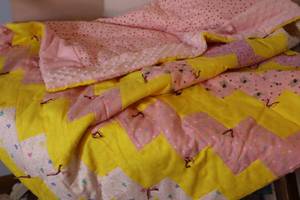 lot 150 image: Vintage BabyButt Soft Crib Quilt Baby Blanket