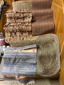 lot 184 image: Accent Rugs