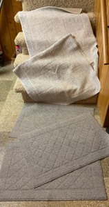 lot 187 image: Accent Rugs