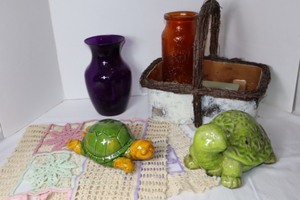 lot 189 image: Home DeCorDoily and More