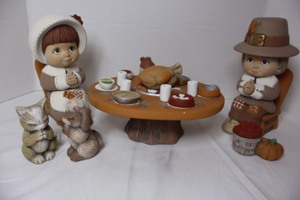 lot 196 image: Home DeCorVintage Fall Autumn Table Decor Hand-Painted Ceramic Thanksgiving Feast