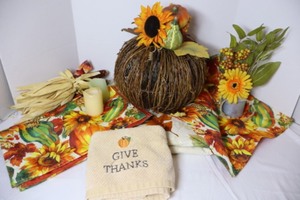 lot 200 image: Home DeCorFall Autumn Thanksgiving Vintage Table Decor Pumpkin and Table Linen Etc.