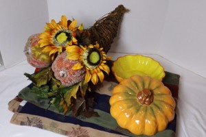 lot 201 image: Home DeCorFall Autumn Thanksgiving Vintage Cornucopia, Pumpkin Table Linen