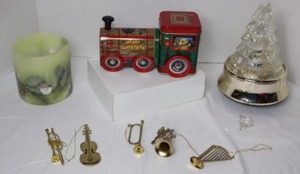 lot 213 image: Home DeCorChristmas Holiday Winter DeCor