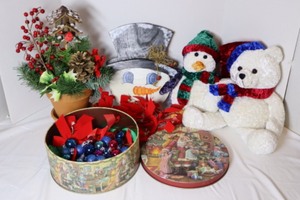lot 207 image: Home DeCorChristmas Holiday Winter DeCor