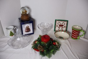 lot 221 image: Home DeCorChristmas Holiday Winter Table DeCor