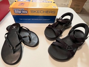 lot 35C image: NEW Womens Slip-Ins Skechers Size 7 and Shade Shore Sandals