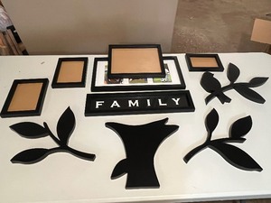 lot 284 image: Family Tree Wall Photo Frame Display