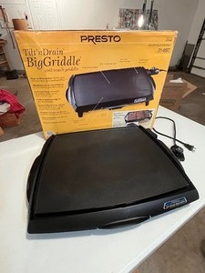 lot 21C image: Presto Tilt-n-Drain Big Griddle