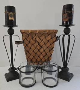 lot 35 image: Unique Home Decor Collection