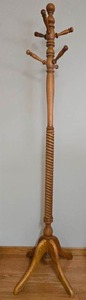 lot 42 image: Stylish Oak Coat Rack