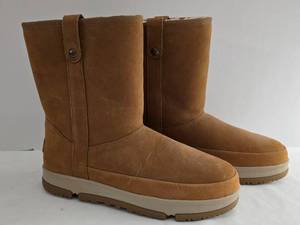 lot 45 image: Pair of Womens UGG Boots