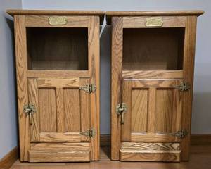 lot 51 image: Pair of White Clad Oak Bedside Tables