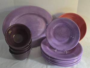 lot 52 image: Vibrant Salute Dinnerware
