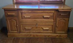 lot 18 image: Quality Furniture Products Filing Credenza