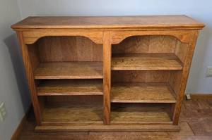 lot 19 image: Oak Adjustable Shelf Bookcase