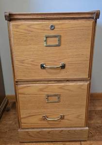 lot 23 image: Two Drawer Oak Filing Cabinet
