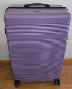 lot 27 image: Pretty Calpak Hard Side Suitcase