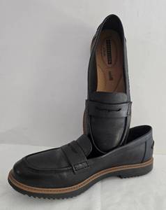 lot 60 image: Pair of Clarks Womens Penny Loafers