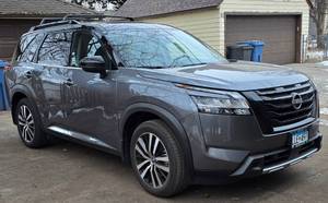 lot 1 image: 2024 Nissan Pathfinder Platinum  5,801 Miles