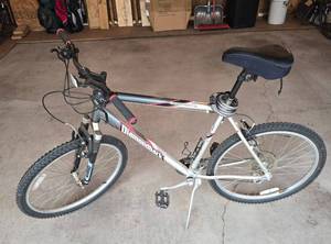 lot 127 image: Omni Diamond Back Bicycle