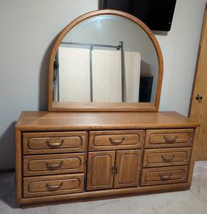 lot 9A image: Lovely Mirrored Oak Dresser