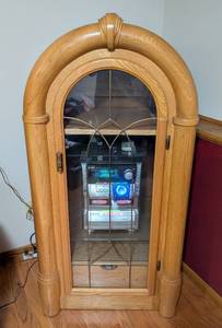 lot 81 image: Oak Jukebox Style Stereo Cabinet