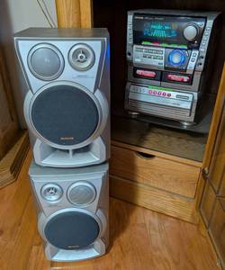 lot 82 image: Aiwa CX-NMTD09 CDCassette Player and Speakers