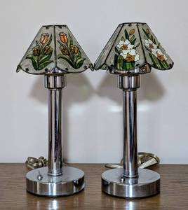 lot 84 image: Pair of Petite Floral Glass Shade Table Lamps