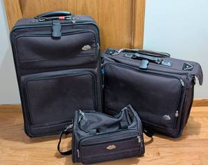 lot 85 image: Dark Purple Luggage Set