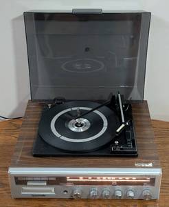 lot 100 image: Panasonic AMFM Radio and Turntable