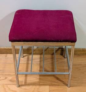 lot 105 image: Petite Vanity Stool