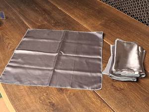 lot 952 image: Lot of (12) Cloth Napkins 18x18 (Grey)