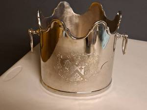 lot 981 image: 7-12 Metal Champagne Bucket  Oval