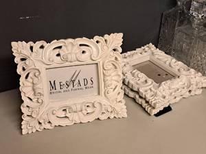 lot 987 image: Lot of (3) Ornate Picture Frames (White)