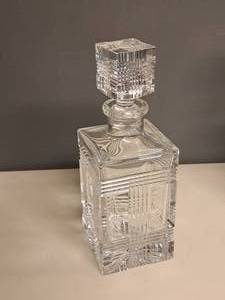 lot 991 image: 10-14 Clear Glass Decanter with Stopper Square