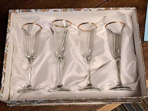 lot 1019 image: Lot of (1 Box) 8-34 Stem Flutes Set of 4 by Art Dcor� (Gold Rimmed)