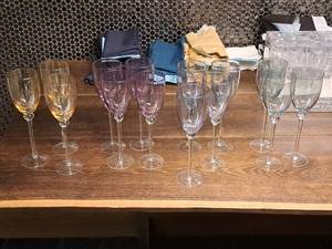 lot 1033 image: Lot of (14) 10 Glass Stem Wine Glasses