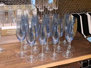 lot 1035 image: Lot of (15) 10 Glass Champagne Flutes (Blue)