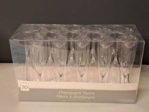 lot 1036 image: Lot of (20) 9 Plastic Champagne Flutes (Clear)