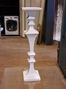 lot 1091 image: Lot of (1) Square Display Pedestal 4-14x4-14x17-34
