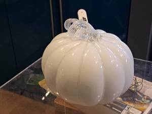 lot 1105 image: Glass Decorative Pumpkin Dcor (White)