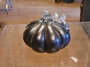 lot 1106 image: Glass Decorative Pumpkin Dcor (Black)