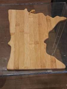 lot 1115 image: Minnesota State theme Wooden Cutting Board