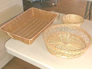 lot 1154 image: Lot of (3) Assorted Wicker Baskets - (1) Round 8x3, (1) Round 14x3-12, (1) Rectangle 18x12x4