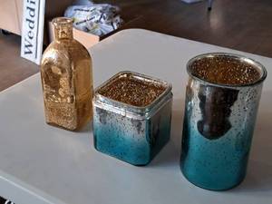 lot 1506 image: Lot of (3) Decorative Glass Vases - (1) 4-12, (1) 3x3x9, (1) 4-12Dx8