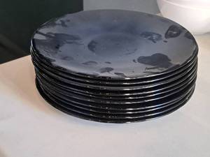 lot 1515 image: Lot of (10) 8-12 Dinner Plates (Black)