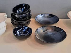 lot 1516 image: Lot of (10) Bowls (Black)